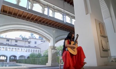 Isabel Martínez'den  dinlendirici bir gitar müziği dinlemek ister misiniz?