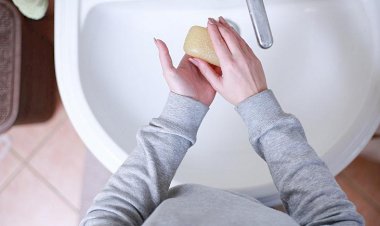 Koronavirüse karşı hangisi daha etkili: Sabunla el yıkama mı, kolonya mı?