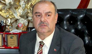 İzmir'in tanınmış siyasetçisi Murat Taşer hayatını kaybetti