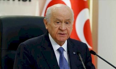 Devlet Bahçeli televizyonlardaki sabit yorumculara fena çaktı
