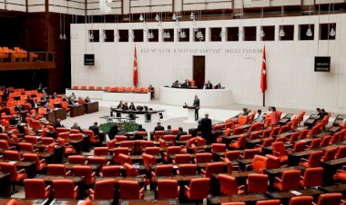 Adalet Komisyonu’ndaki yargı paketi görüşmesi ikinci kez ertelendi