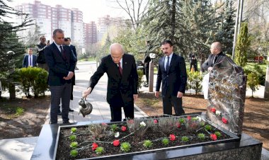 Alparslan Türkeş’e vefatının 23’üncü yılında “kalabalıksız” anma töreni