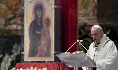 Papa Francis'ten Paskalya mesajı: Fakir ülkelerin borçlarını silin, çatışmalara son verin