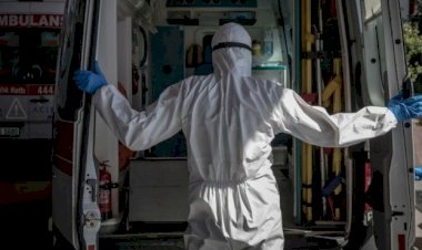 Koronavirüsle mücadele eden paramedikler anlatıyor: 'Virüsü ailemize götürmekten korkuyoruz'