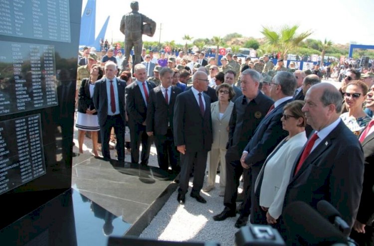 Akar, yenilenen Şehit Yüzbaşı Cengiz Topel Anıtı'nın açılışına katıldı