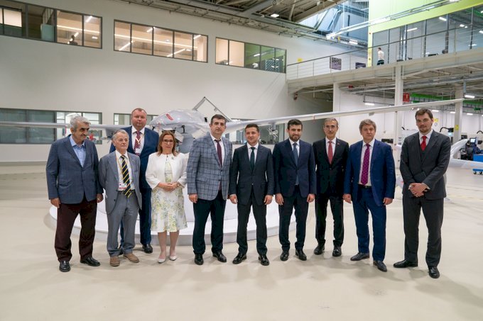 Ukrayna Devlet Başkanı Vladimir Zelenskiy’den Baykar Tesisine Ziyaret