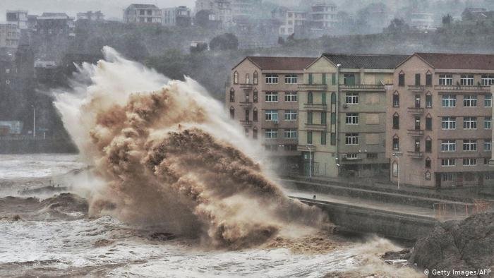 Çin'i Lekima tayfunu vurdu