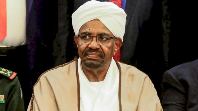 Ömer el Beşir kimdir?: Sudan'ın darbeyle gelip darbeyle giden 30 yıllık devlet başkanı