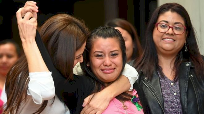 Evelyn Hernandez - Bebeği ölü doğan ve 'cinayet davasında' yargılanan El Salvadorlu kadın beraat etti