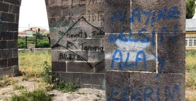 Meçhul Asker Anıtı, madde bağımlılarının mekanı oldu