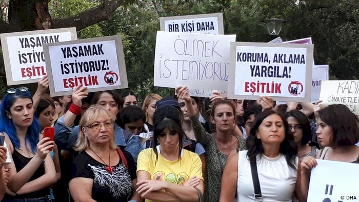 Türkiye'de kadınlar İstanbul Sözleşmesi'ni istiyor