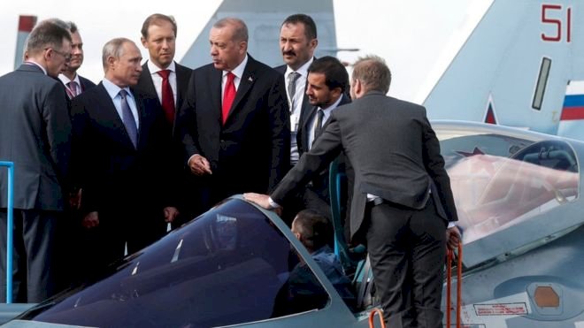 Erdoğan ile Putin Moskova'da Rus Sukhoi SU-57 savaş uçağını inceledi