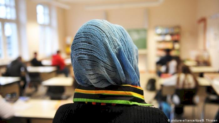 Bilir kişi: İlkokulda başörtü yasağı anayasaya uygun
