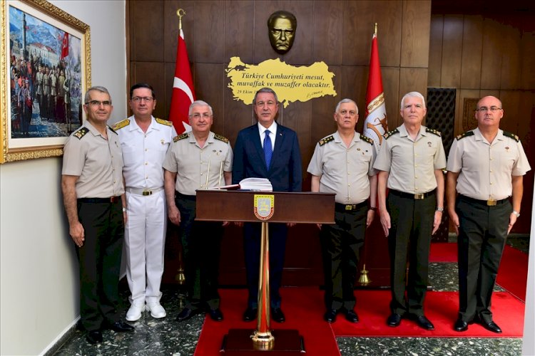 Emekli generallerden sessiz protesto mu