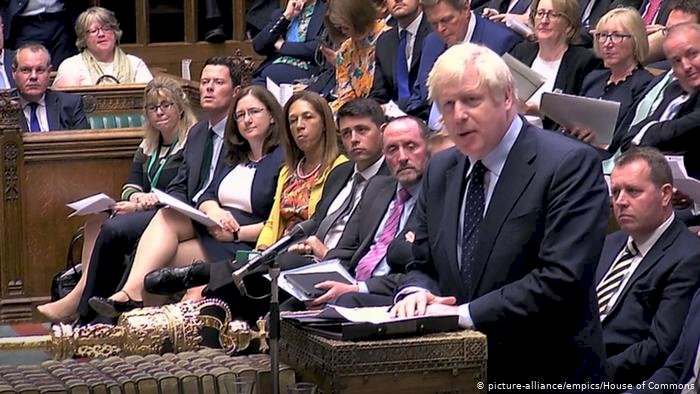 Johnson parlamentoda çoğunluğu kaybetti