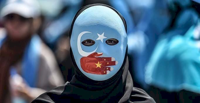 'Uygur Türklerine kimliklerini unutmaları için baskı yapılıyor'