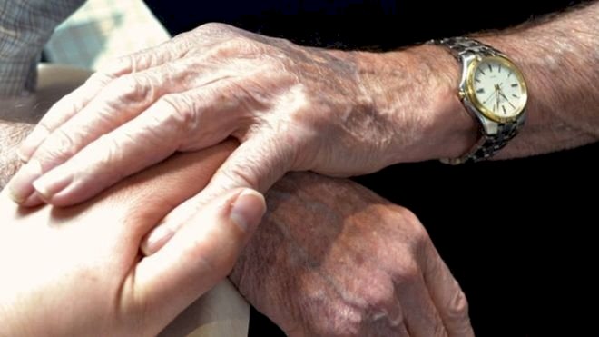 Hollanda'da "yaşamaktan bıkan yaşlılara ötanazi" tartışması