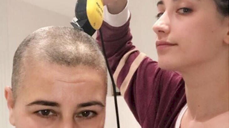 Hazal Kaya'nın annesi kansere yakalandı! Kızı annesinin saçlarını böyle kesti!