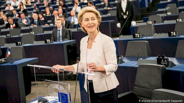 Avrupa Komisyonu üyelerinin neredeyse yarısı kadın