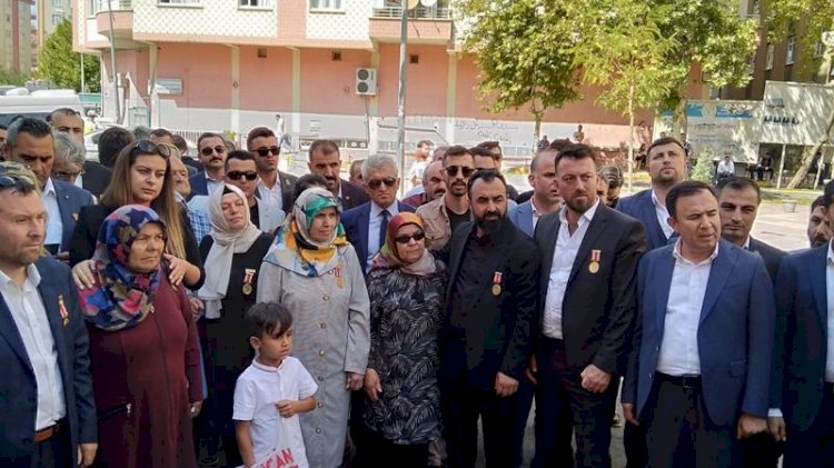 HDP kapısına birlikte dayandılar