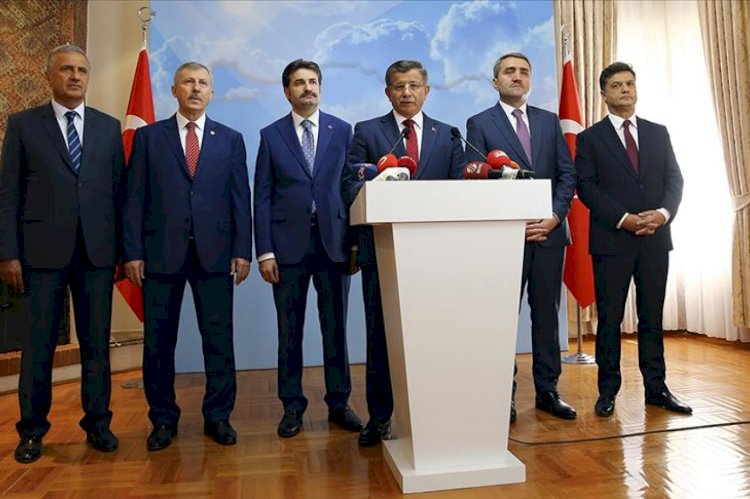 Selçuk Özdağ: 10’dan fazla AK Partili vekille temastayız, şimdilik istifa etmeyin dedik