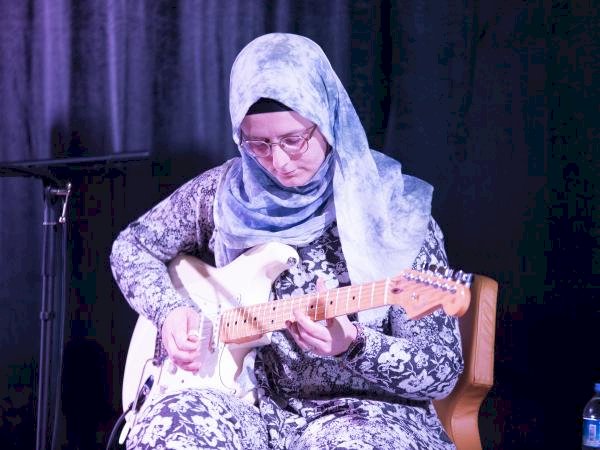 Rümeysa Çamdereli: Gitar penayla çalınır başörtüsüyle değil