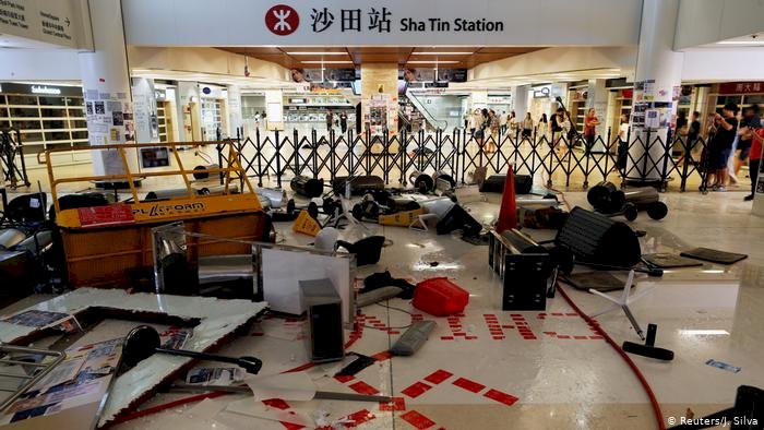 Hong Kong'da tansiyon yüksek