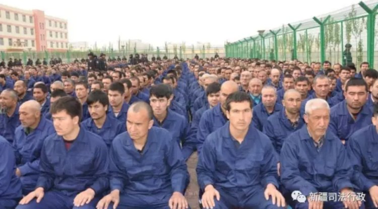 Görüntüler Çin'deki Uygur kamplarından: Kafalar kazınmış, gözler bağlı