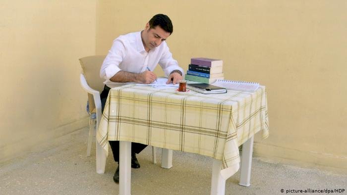 Avukat Karaman: Demirtaş şüphelisi olmadığı bir soruşturmadan tutuklandı