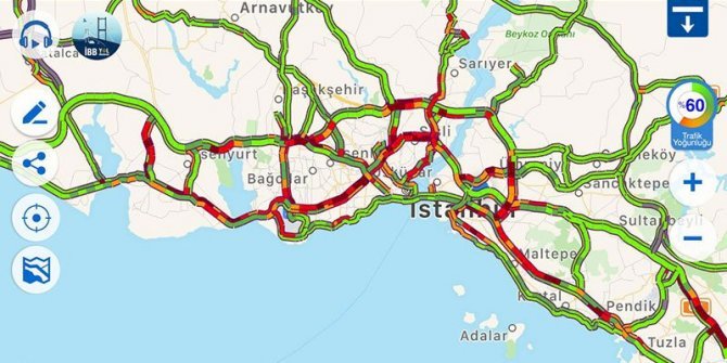Depremin ardından trafik durdu