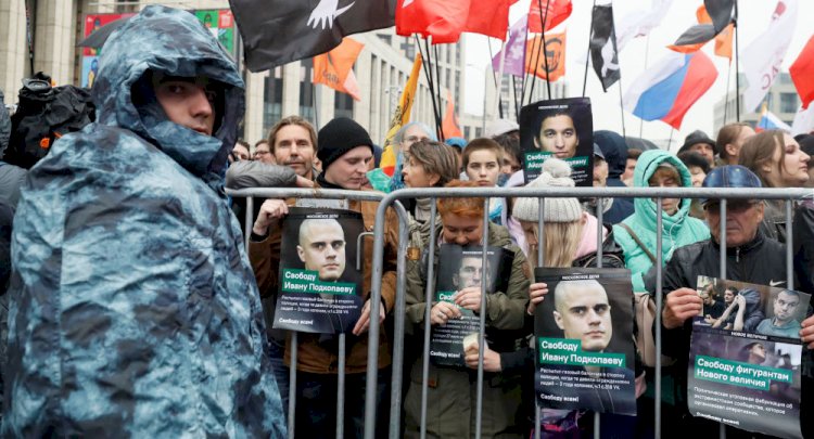 Moskova’da, ‘izinsiz protestoya’ destek gösterisi