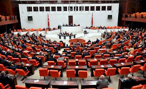 Sadece AKP’li vekillerin teklifleri yasalaştı!
