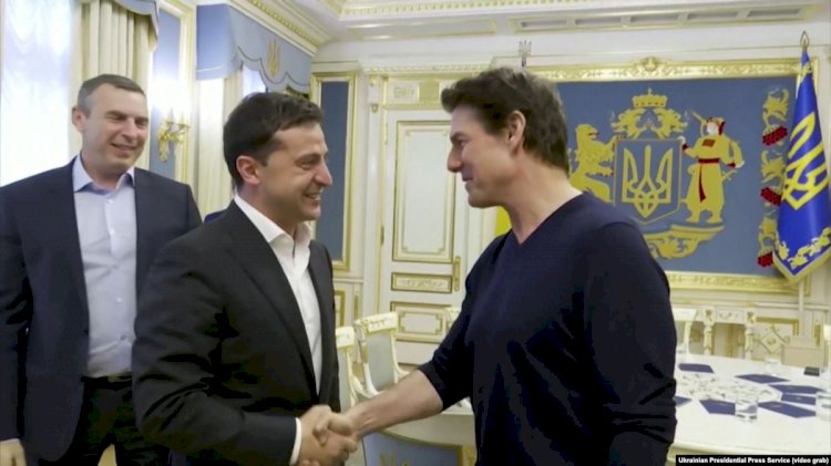 Zelenskiy Kiev'deki başkanlık sarayında Hollywood yıldızı Tom Cruise'i ağırladı.