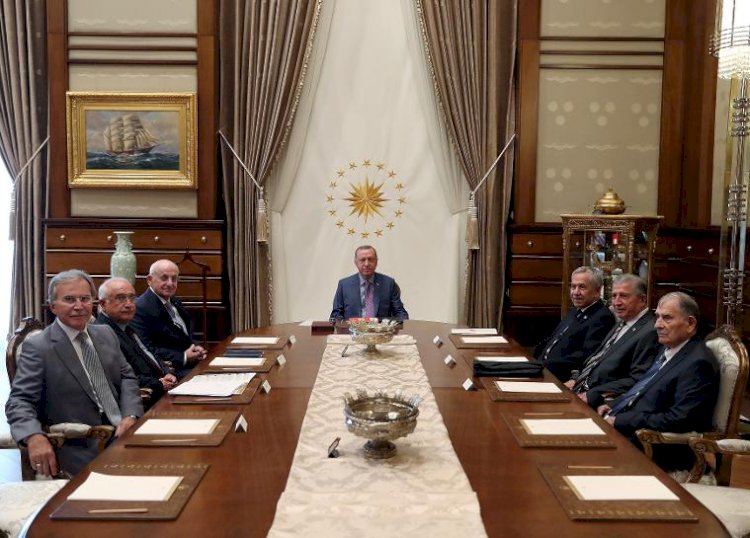 Saray'da dikkat çeken toplantı