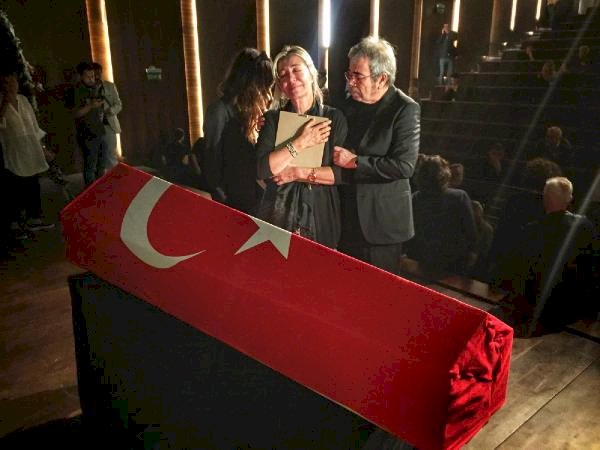 Sanatçı dostlarından Tarık Ünlüoğlu'na veda