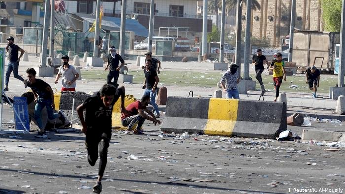 Bağdat'ta göstericilere polis ateşi