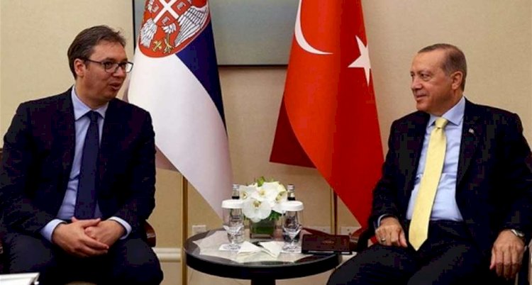 Sırp Cumhurbaşkanı kameralar önünde Erdoğan’ı korudu