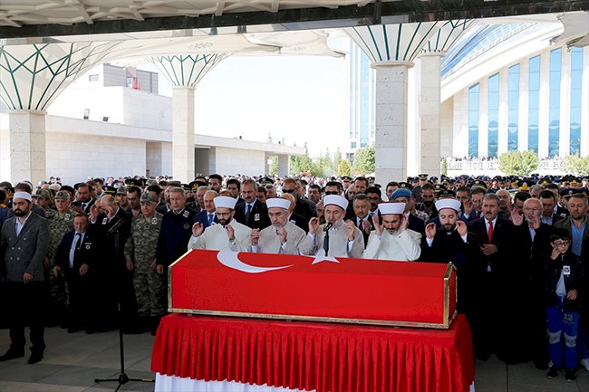 Barış Pınarı şehitleri son yolculuğuna uğurlandı!