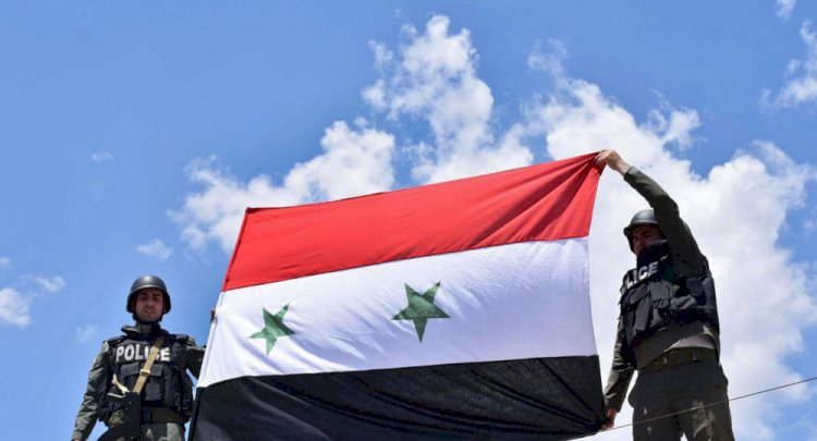 Haseke ve Kamışlı'daki devlet kurumlarında Suriye bayrağı  çekildi