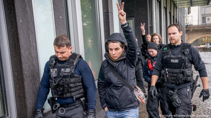 Alman hükümetinin toplantısında Türkiye protestosu
