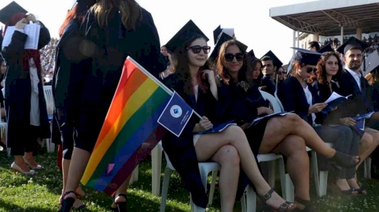Kızının lezbiyen olmasından korkan AKP'li siyasetçi okula göndermedi