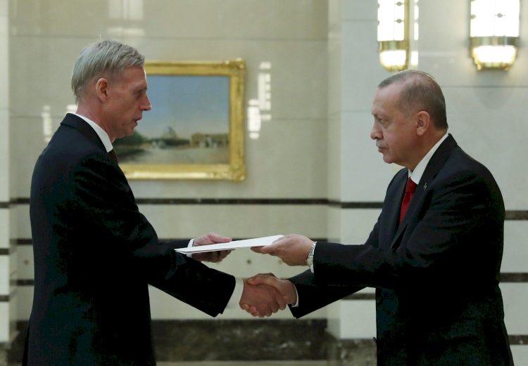 Büyükelçilerden Cumhurbaşkanı Erdoğan'a güven mektubu