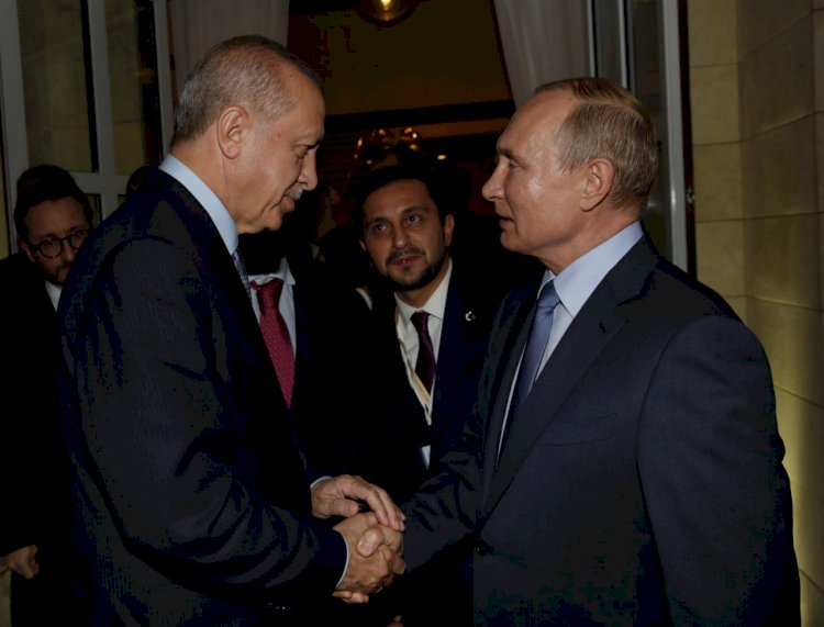 Trump hiç de kaybetmiş bir ülkenin başkanı gibi davranmıyor..