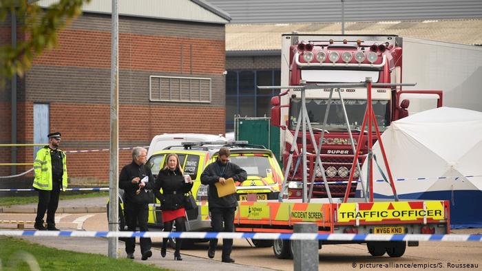 İngiltere'de tırın içinde 39 ceset bulundu