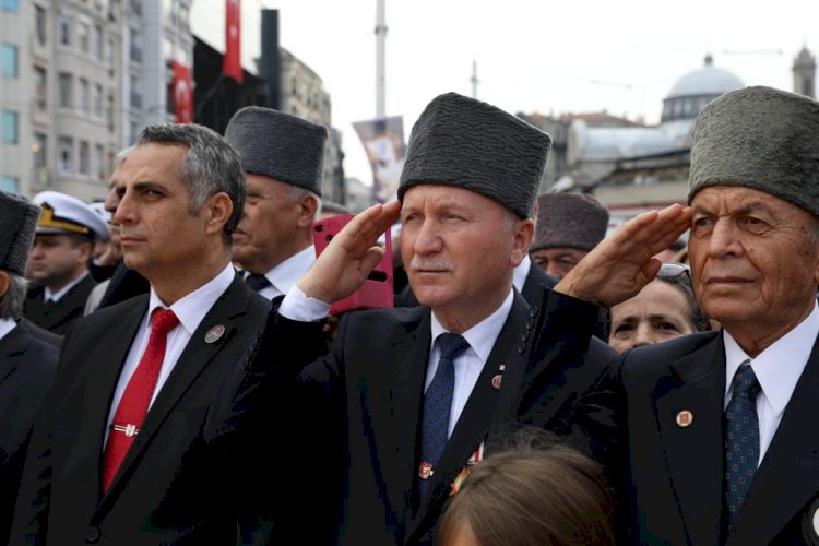 İstanbul'da Taksim'e Cumhuriyet yürüşü