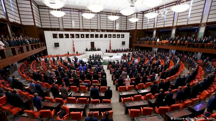 İkinci yargı paketinde küçük yaştaki evliliklere tartışmalı çözüm