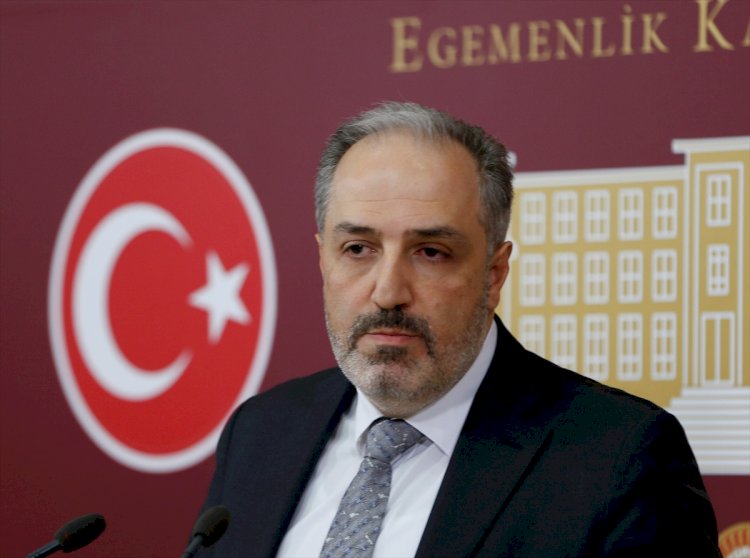 AKP'de üst düzey istifa