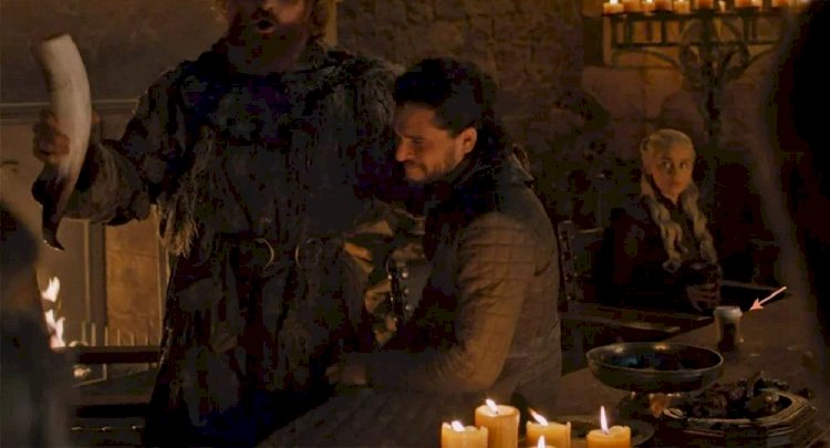 Emilia Clarke, Game of Thrones’taki Starbucks bardağının sahibini açıkladı