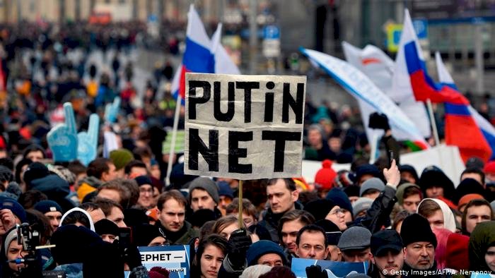 Rusya’da tartışmalı internet yasası yürürlüğe girdi