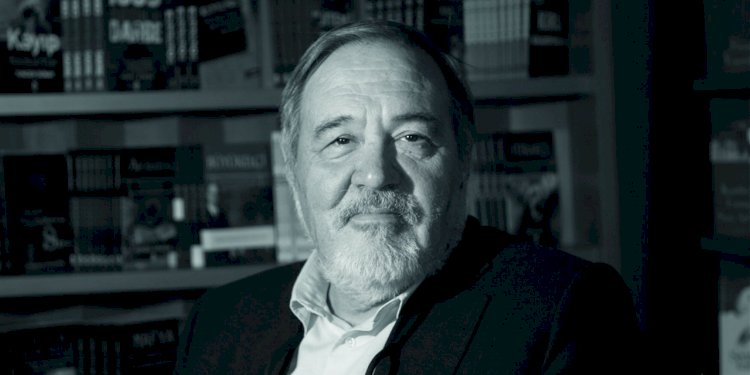 İlber Ortaylı: Osmanlı padişahları içki de içerdi, esrar da...